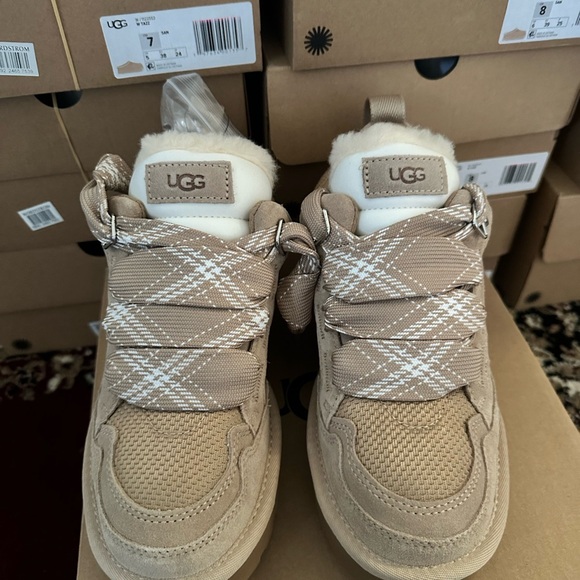 UGG Lowmel Sand Womens BRAND NEW! - Picture 2 of 5